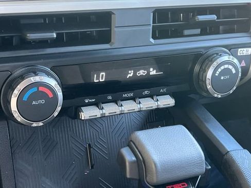 Used 2025 Toyota Tacoma TRD Sport AWD/4WD image 25