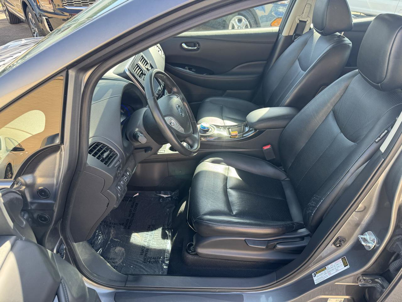 Used 2016 Nissan Leaf SL w/ Premium Package FWD image 13