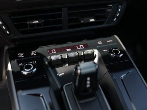 Certified 2025 Porsche 911 Carrera image 17