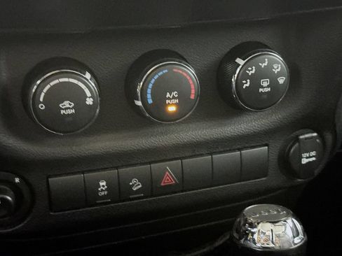 Used 2018 Jeep Wrangler Unlimited Sport w/ Quick Order Package 24W AWD/4WD image 16