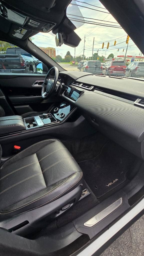 Used 2019 Land Rover Range Rover Velar R-Dynamic SE AWD/4WD image 16