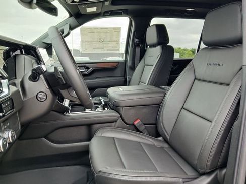 New 2026 GMC Yukon XL Denali w/ Sun & Power Step Package AWD/4WD image 10