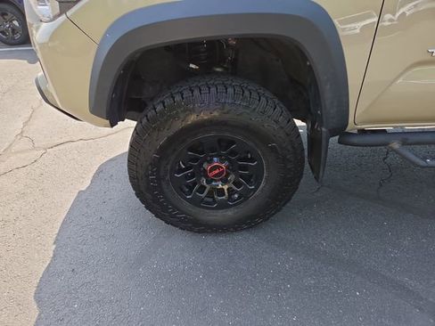 Used 2019 Toyota Tacoma TRD Off-Road image 18