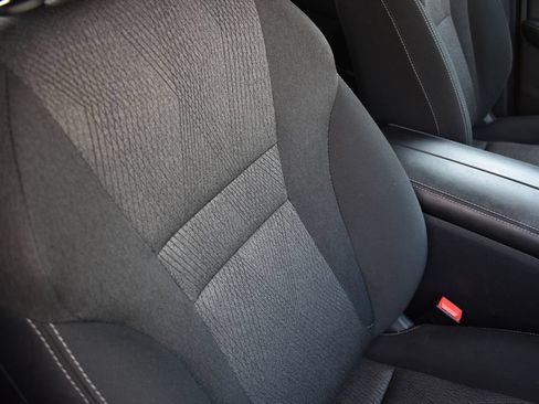 Used 2025 Nissan Rogue SV AWD/4WD image 22