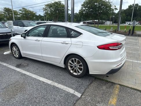 Used 2019 Ford Fusion SE FWD image 4