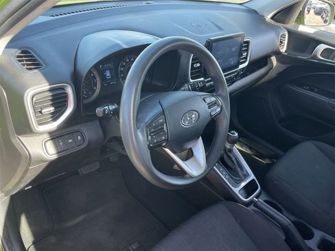 Used 2020 Hyundai Venue SE image 17