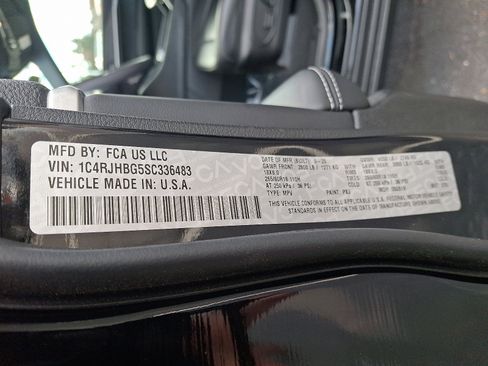 Used 2025 Jeep Grand Cherokee Limited w/ Trailer Tow Package image 27