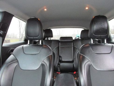 Used 2019 Jeep Cherokee Latitude Plus image 11