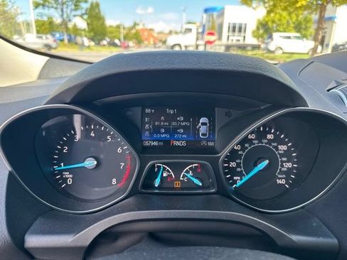 Used 2018 Ford Escape Titanium w/ Ford Safe & Smart Package FWD image 12