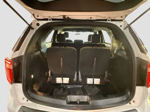 Used 2018 Ford Explorer XLT image 25