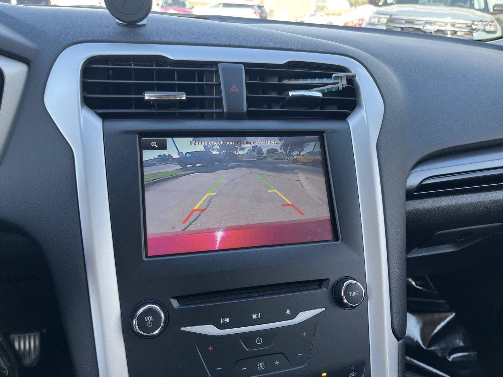 Used 2014 Ford Fusion SE FWD image 20