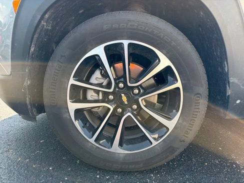Used 2024 Chevrolet TrailBlazer LT w/ LT Cold Weather Package FWD image 9