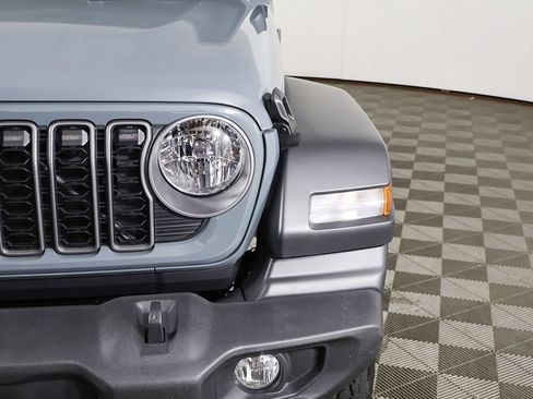 Used 2026 Jeep Wrangler Unlimited Sport AWD/4WD image 11
