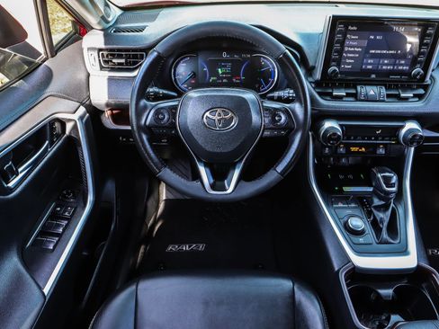 Used 2020 Toyota RAV4 Limited image 27