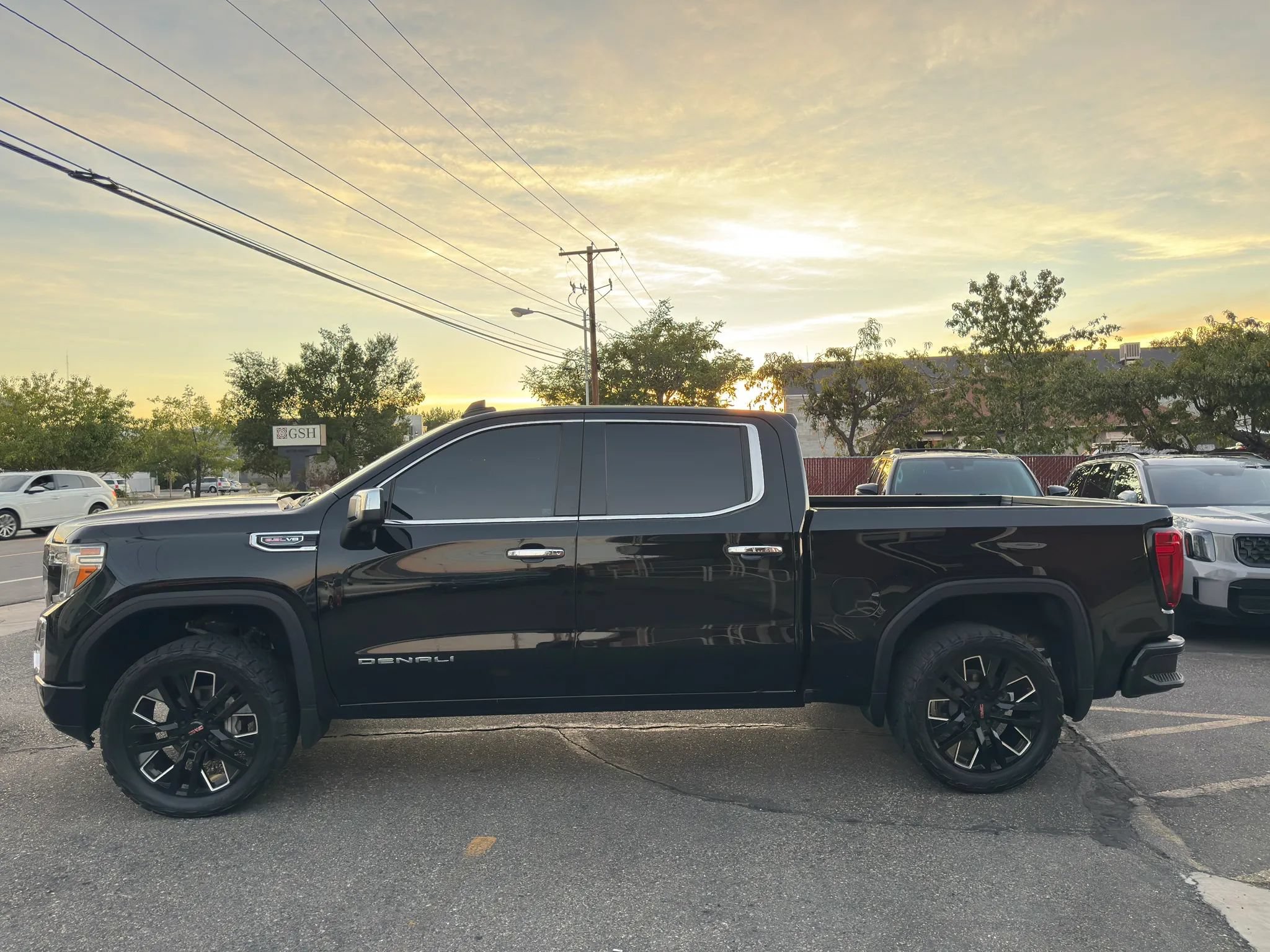Used 2020 GMC Sierra 1500 Denali w/ Technology Package AWD/4WD image 8