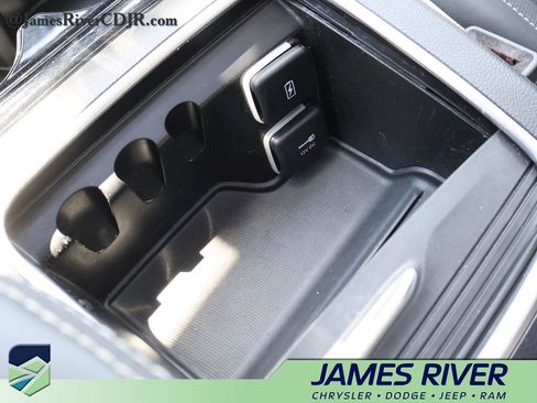 Used 2022 Chrysler Pacifica Limited FWD image 38
