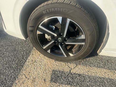 Used 2025 Nissan Sentra SV FWD image 28