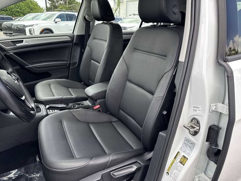 Used 2017 Volkswagen Golf 4-Door FWD image 15