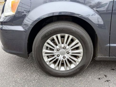 Used 2013 Chrysler Town & Country Touring-L w/ Driver Convenience Group image 6