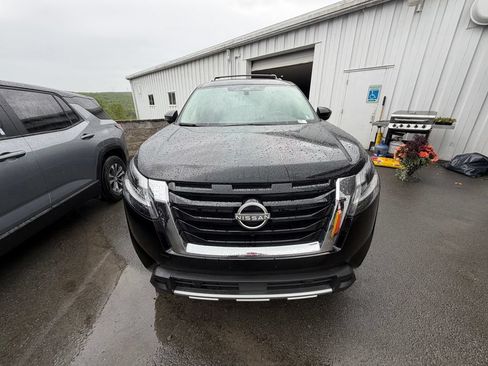 Used 2024 Nissan Pathfinder SL AWD/4WD image 8