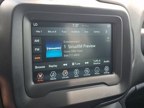 Used 2018 Jeep Renegade Latitude w/ Cold Weather Group AWD/4WD image 16