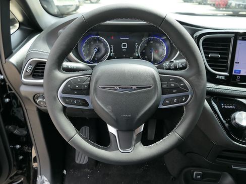 New 2026 Chrysler Pacifica Select FWD image 15
