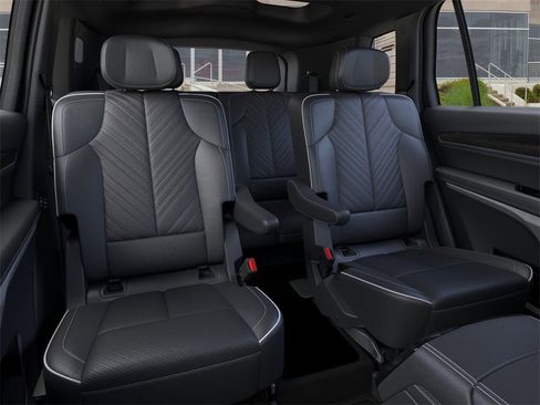 New 2026 Cadillac Vistiq Platinum image 17