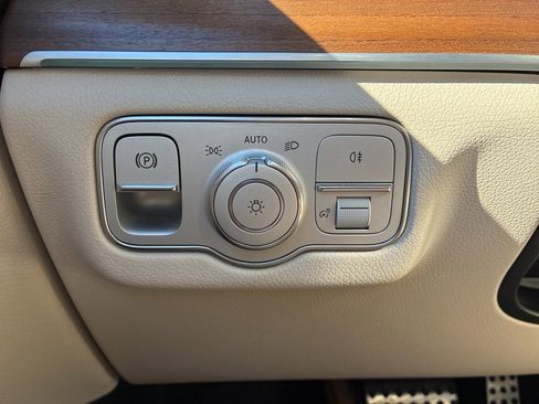 Used 2024 Mercedes-Benz GLS 450 4MATIC image 15