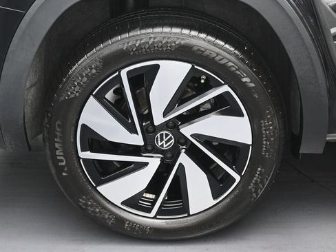 Used 2024 Volkswagen Atlas SE w/ Panoramic Sunroof Package FWD image 37