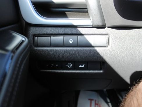Used 2025 Nissan Rogue SV FWD image 21