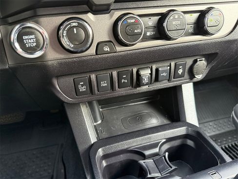 Used 2021 Toyota Tacoma TRD Off-Road w/ Technology Package image 19