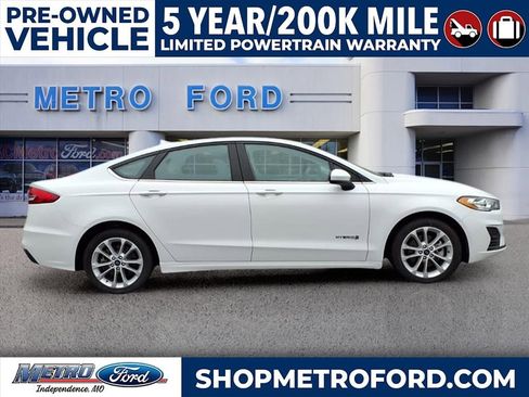 Used 2019 Ford Fusion SE image 2