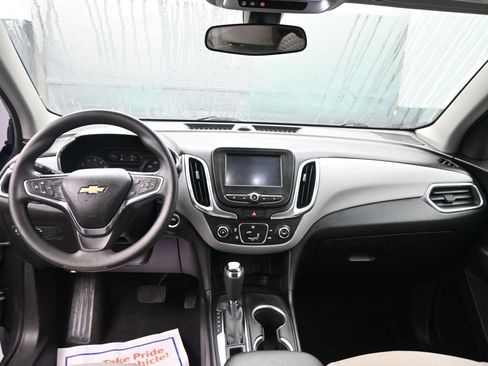 Used 2018 Chevrolet Equinox LS image 2