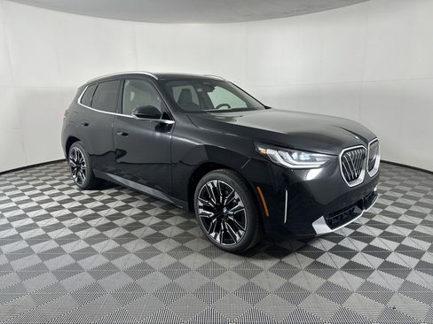 Used 2025 BMW X3 xDrive30i w/ Premium Package image 6