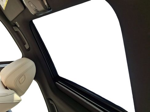 Certified 2023 BMW 330i xDrive Sedan w/ Driving Assistance Package image 15