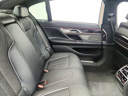 Used 2022 BMW 750i xDrive w/ Executive Package AWD/4WD image 24