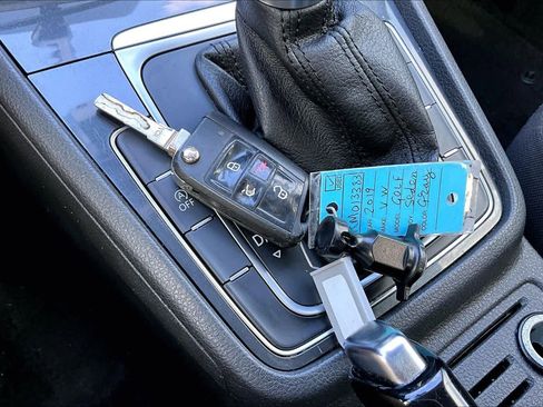 Used 2019 Volkswagen Golf S image 14