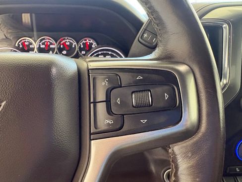Used 2022 Chevrolet Silverado 1500 LT AWD/4WD image 5