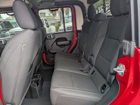 Used 2022 Jeep Gladiator Sport AWD/4WD image 15