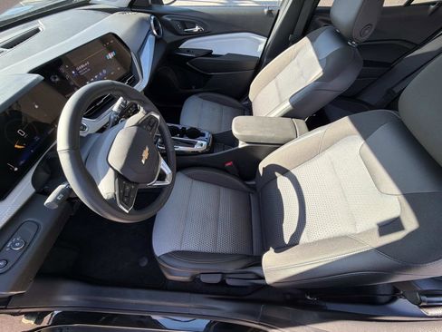 Certified 2025 Chevrolet Trax LT w/ LT Convenience Package image 3