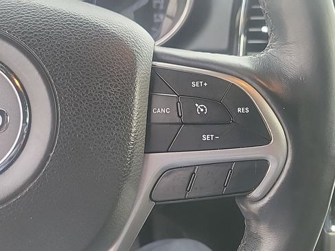 Used 2022 Jeep Grand Cherokee Laredo X image 14