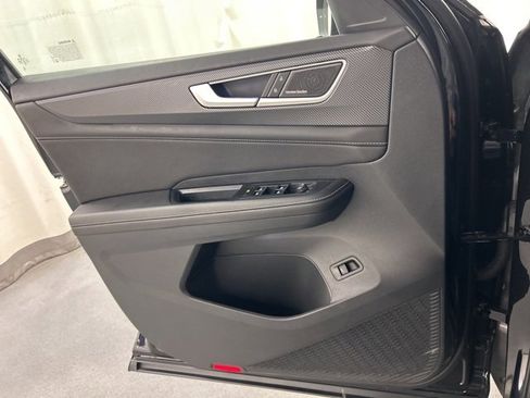 Used 2025 Volkswagen Atlas Cross Sport SEL Premium R-Line image 26