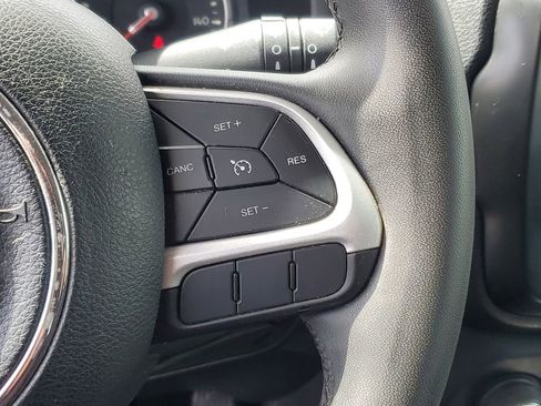 Used 2018 Jeep Renegade Latitude w/ Popular Equipment Group FWD image 17
