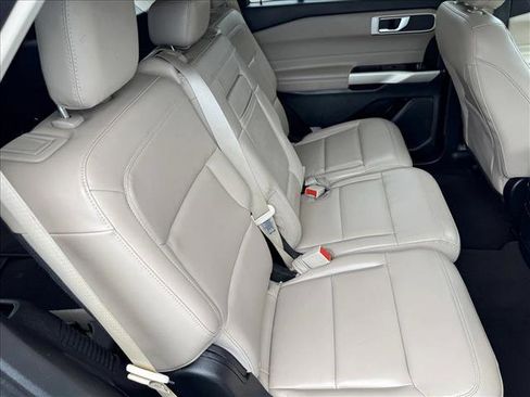 Used 2021 Ford Explorer XLT w/ Equipment Group 202A image 18