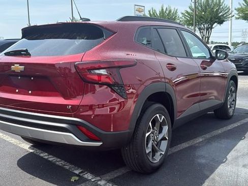 Used 2025 Chevrolet Trax LT w/ LT Convenience Package FWD image 7