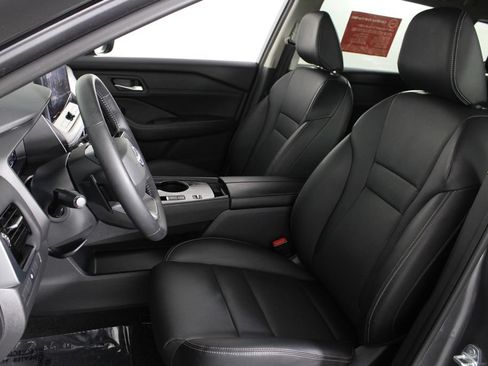 Certified 2026 Nissan Rogue SL FWD image 21
