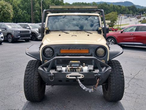 Used 2011 Jeep Wrangler Unlimited Sahara w/ Connectivity Group AWD/4WD image 9