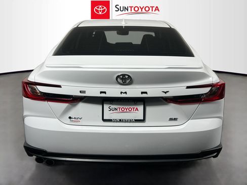 Used 2025 Toyota Camry SE FWD image 5