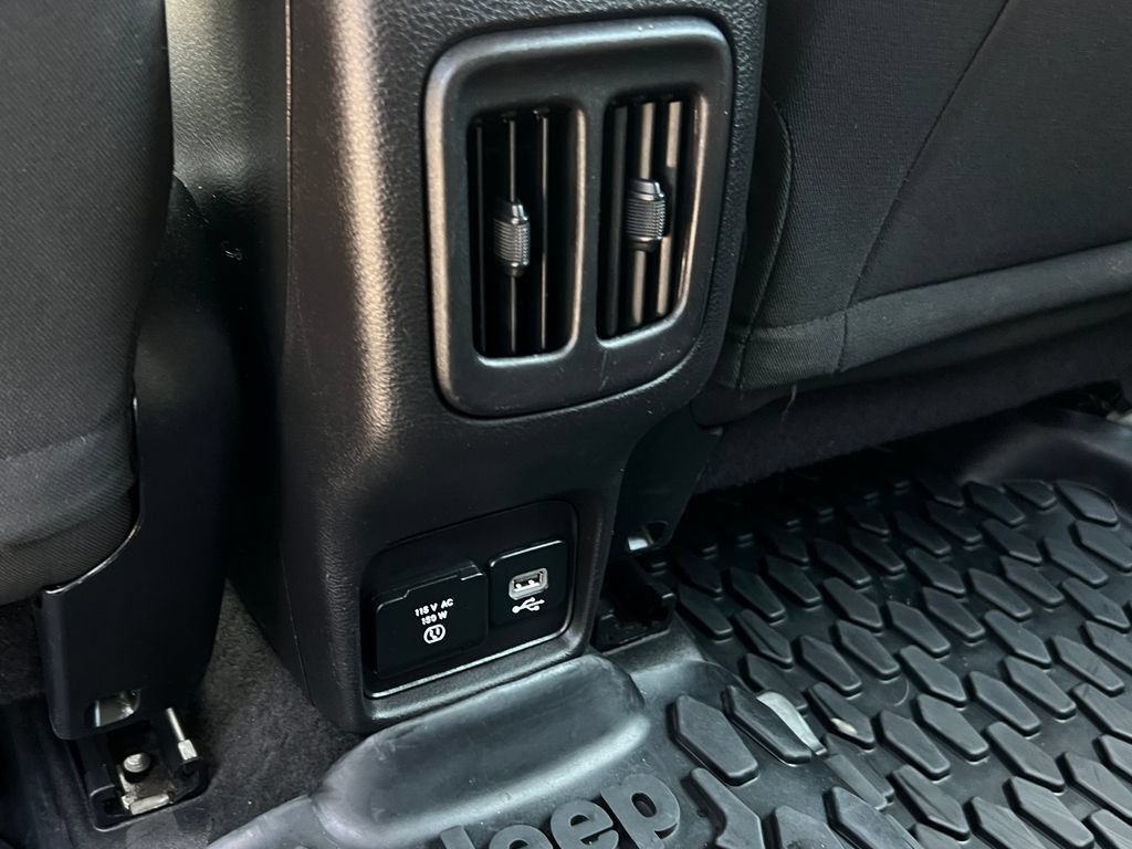 Used 2018 Jeep Compass Sport w/ Tech Group AWD/4WD image 14