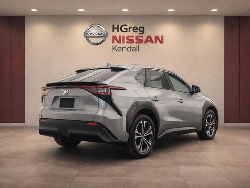 Used 2024 Toyota bZ4X XLE image 4